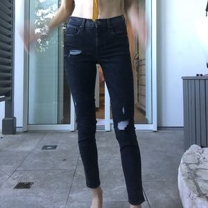 Gap distressed black/grey high waisted jeans🍑